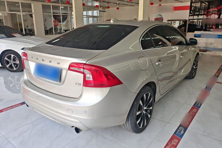 沃尔沃S60 2019款 S60L T3 智进版车身外观7