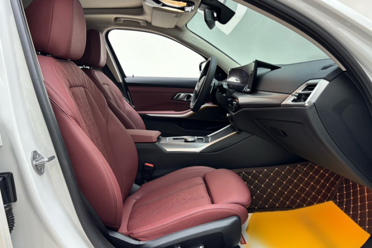 宝马3系 2025款 330Li M运动曜夜套装局部细节41