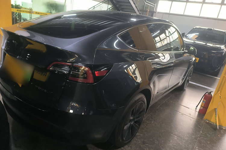 特斯拉 Model Y 2024款 后轮驱动版车身外观7