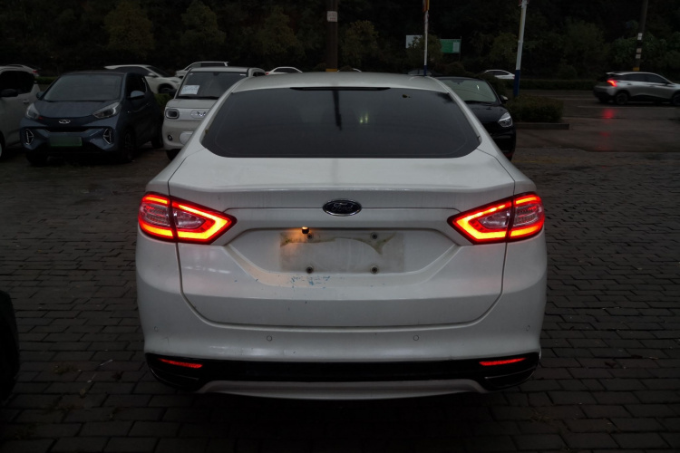 福特 蒙迪欧 2013款 2.0L GTDi200时尚型车身外观6