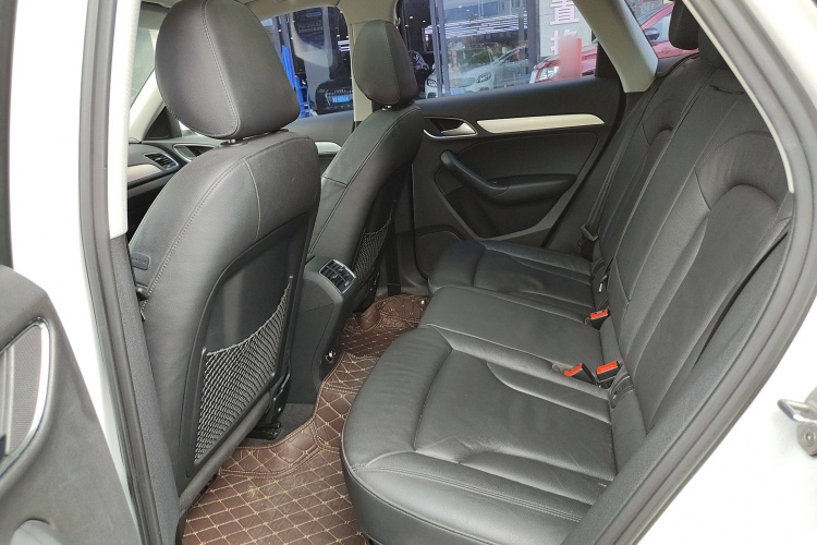 奥迪Q3(进口) 2012款 35 TFSI quattro 舒适型中控内饰7004