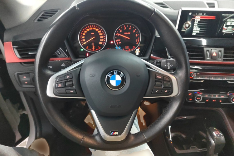 宝马X1 2016款 xDrive20Li 豪华型中控内饰13