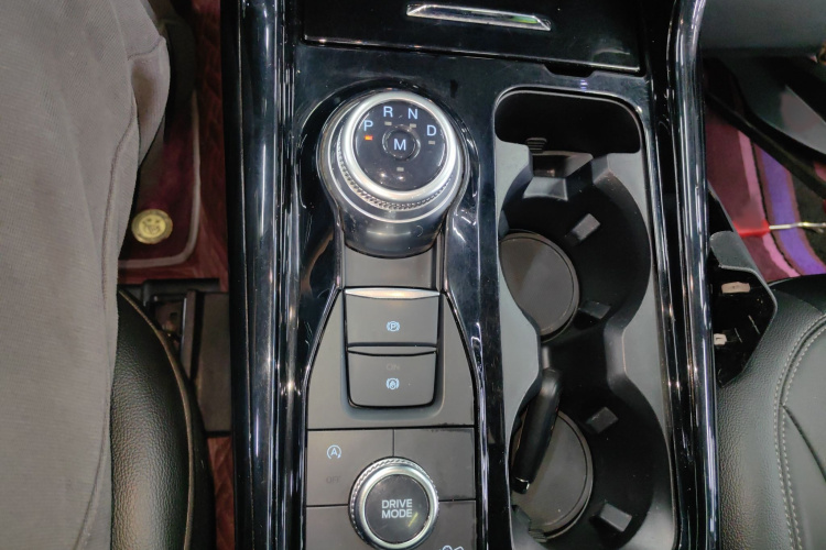 福特 探险者 2020款 EcoBoost 285 四驱风尚版 7座局部细节18