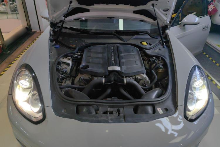 保时捷 2014款 Panamera 4 3.0T机舱底盘24