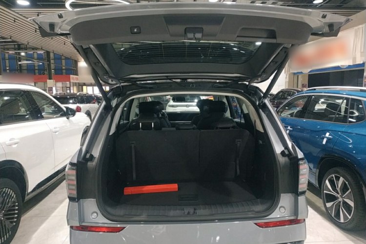 福特 2025款 锐界L 2.0T EcoBoost E混动四驱七座至尊型机舱底盘23