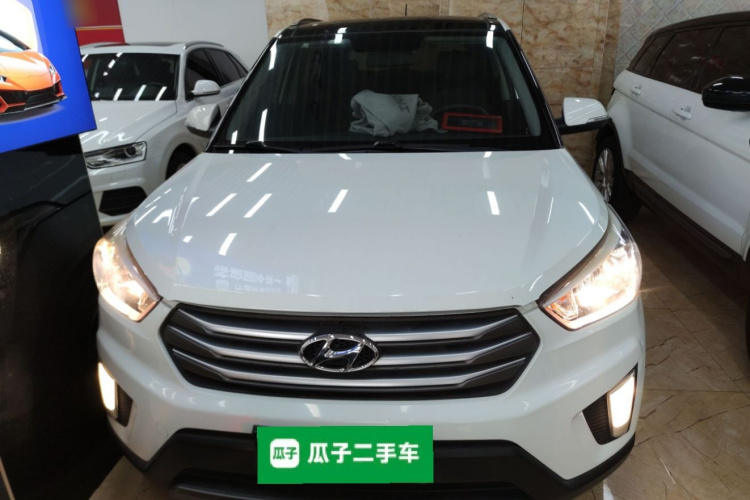 北京现代ix25 2015款 1.6L 自动两驱智能型GLS车身外观2