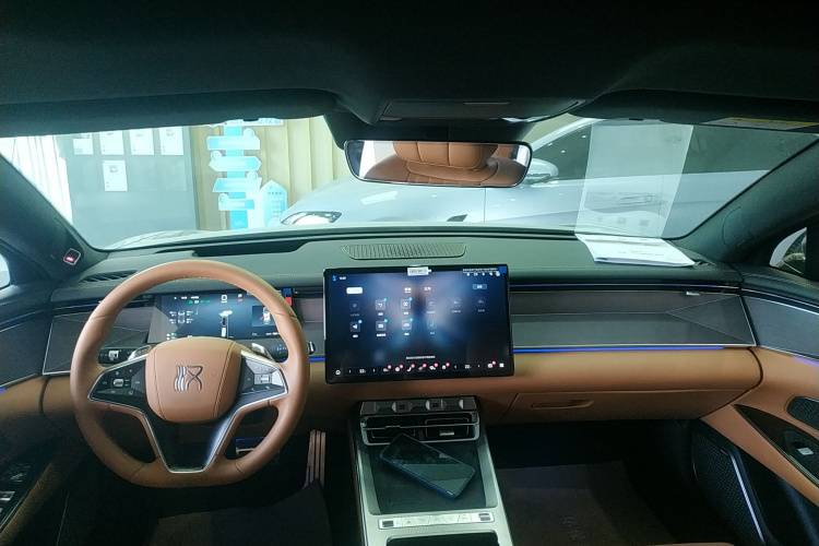 比亚迪 汉L 2025款 DM-p 四驱激光雷达旗舰型中控内饰12