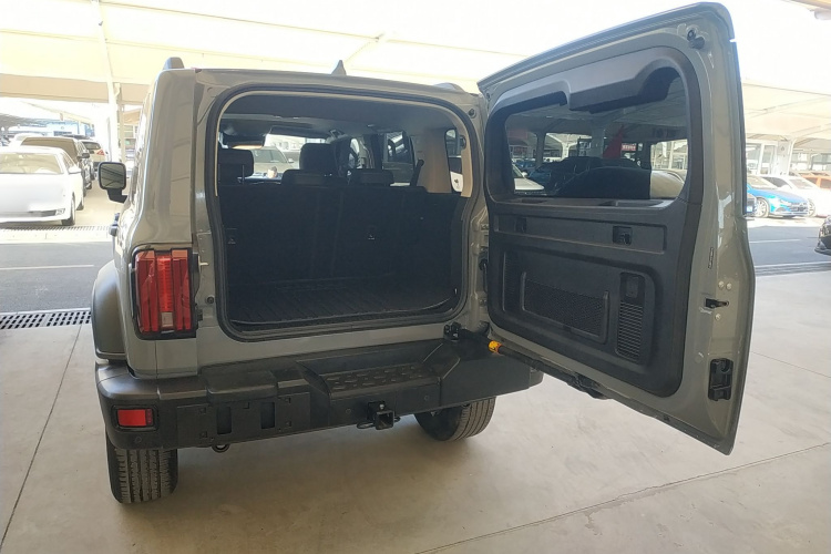 坦克300 2023款 越野版 2.0T 挑战者局部细节23