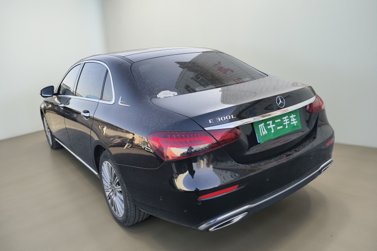 奔驰E级 2022款 改款 E 300 L 时尚型车身外观5