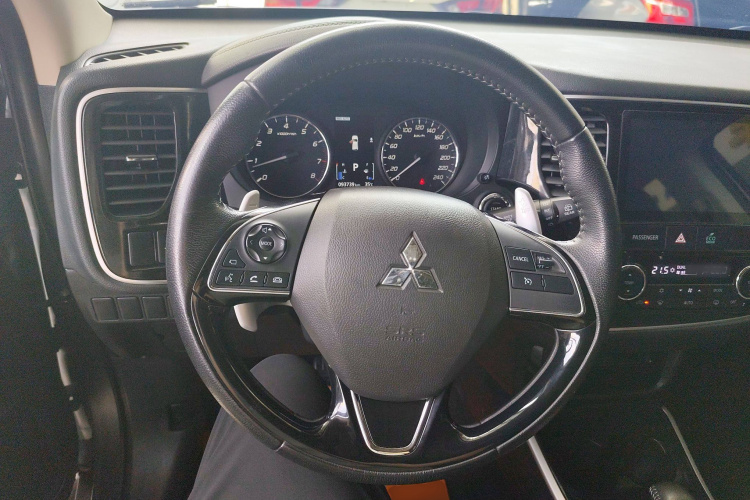 三菱 欧蓝德 2019款 2.4L 四驱致享版 7座 国VI中控内饰13