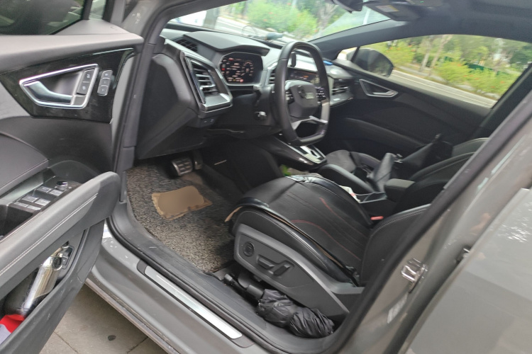 奥迪Q4 e-tron 2023款 40 e-tron 创境版中控内饰20