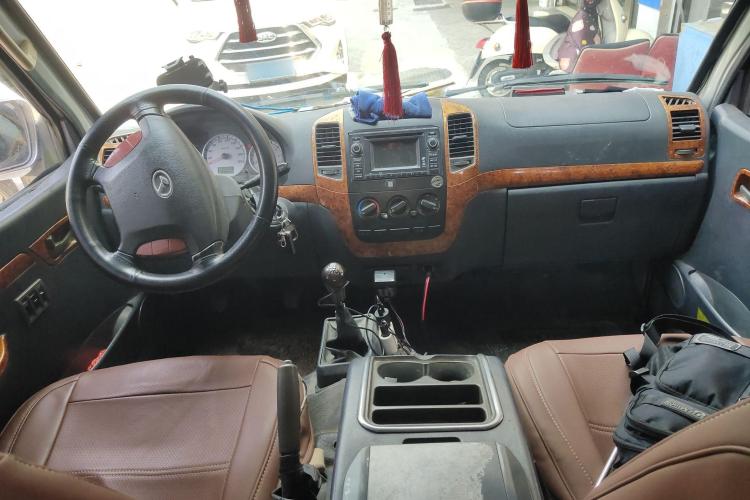 金龙 金威 2014款 2.5T玉柴创享型YC4FB90-P40C中控内饰12