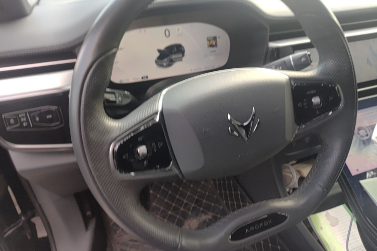 ARCFOX极狐 极狐 阿尔法T(ARCFOX αT) 2024款 600D 森林版PRO 320kW中控内饰13