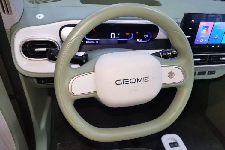 吉利银河 2025款 210km 熊猫骑士中控内饰13