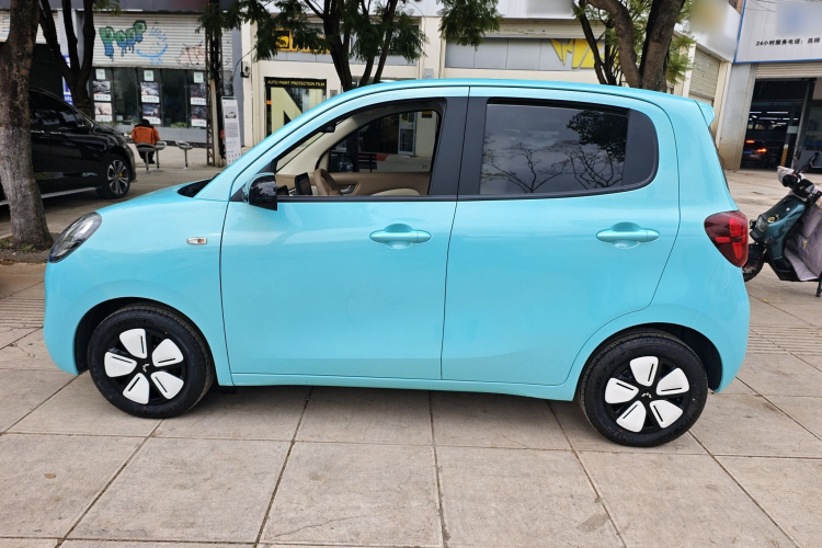 五菱汽车 宏光MINIEV 2025款 四门版 臻享款车身外观4