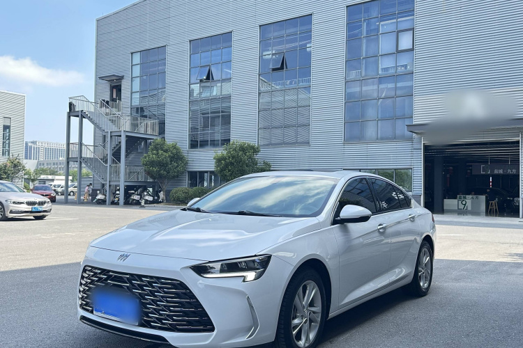 别克 君威 2024款 25T 超享版车身外观1