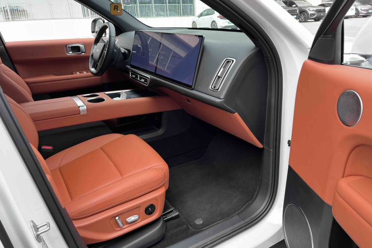 理想汽车 理想L6 2024款 Max中控内饰7014