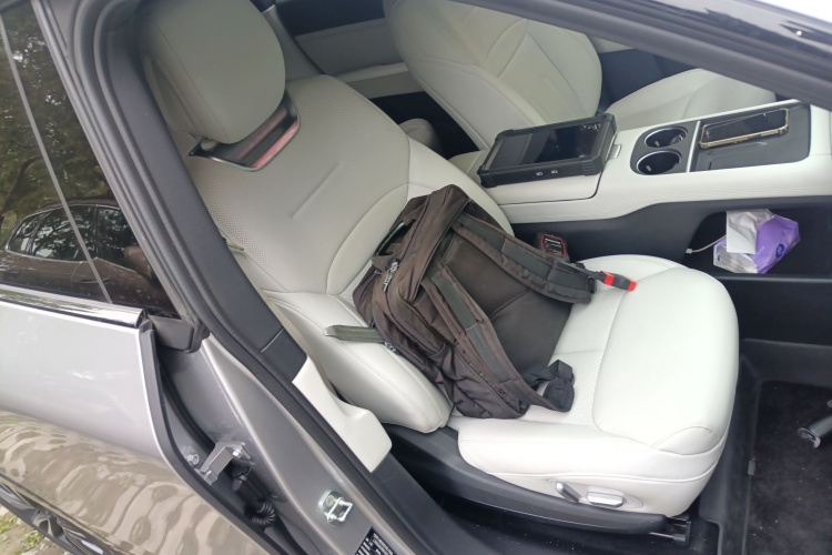 小鹏G6 2023款 580 长续航 Pro局部细节41