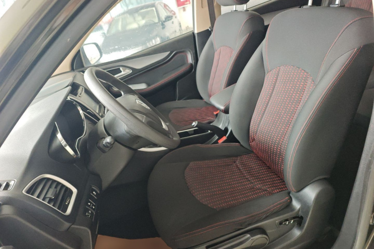 宝骏560 2015款 1.8L 手动舒适型中控内饰19