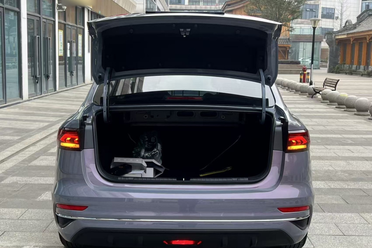 吉利汽车 帝豪 2026款 第4代 400万纪念款 1.5L 手动超越型机舱底盘23