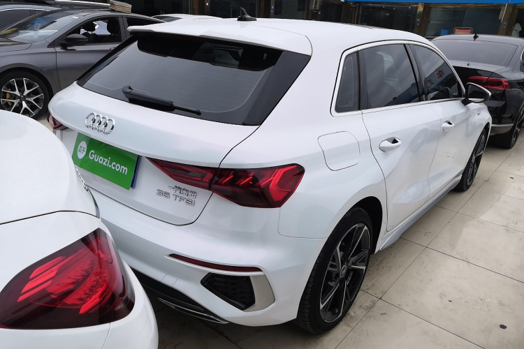 奥迪A3 2022款 Sportback 35 TFSI 时尚运动型车身外观7