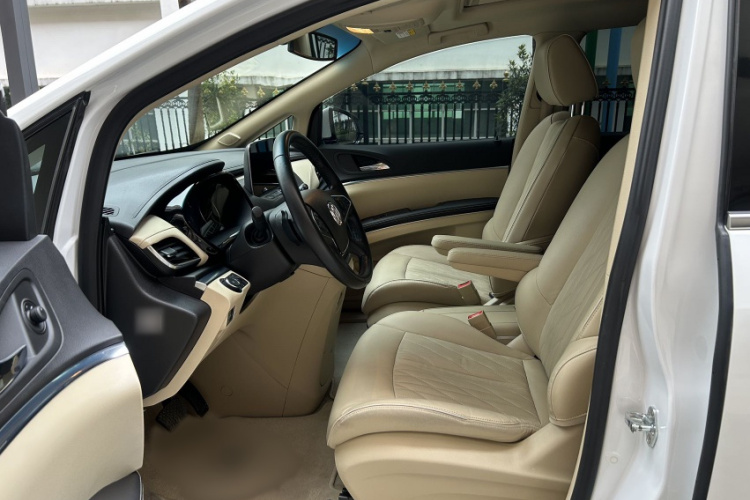 别克GL8 2023款 改款 陆上公务舱 豪华型中控内饰7006