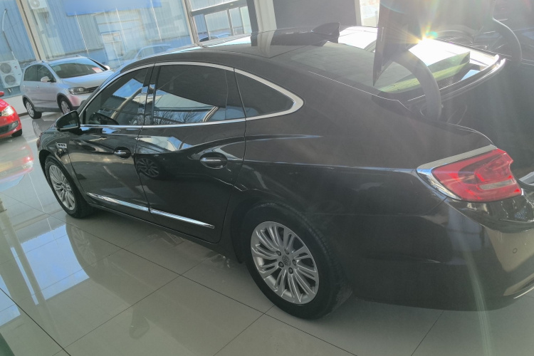 别克 君越 2016款 20T 精英型车身外观4