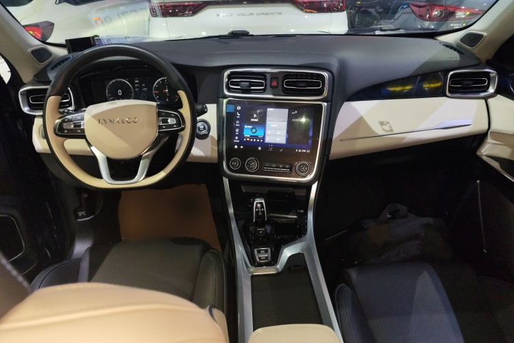 领克01 2019款 2.0T 两驱耀Pro版 国VI中控内饰7002