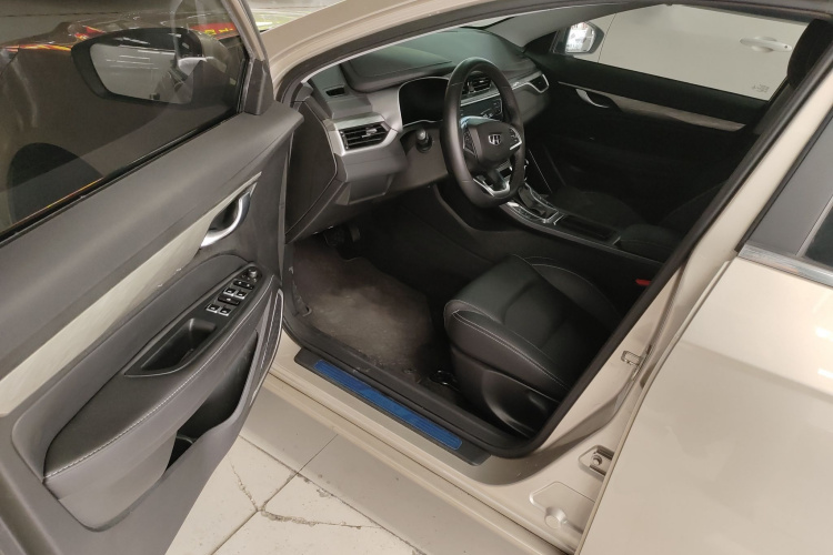 吉利汽车 帝豪 2019款 领军版 1.5L CVT向上互联型 国VI中控内饰7003