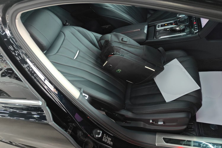 红旗H5 2023款 2.0T 自动智联旗畅版局部细节41