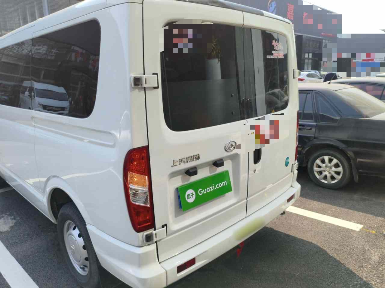 上汽大通MAXUS 新途V80 2023款 2.0T 手动经典傲运通短轴超低顶5/6座(4)