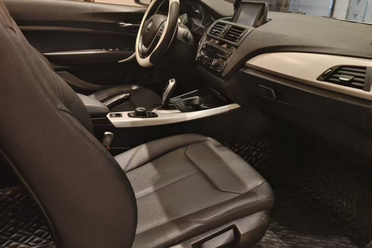 宝马2系(进口) 2015款 218i 敞篷轿跑车中控内饰7001