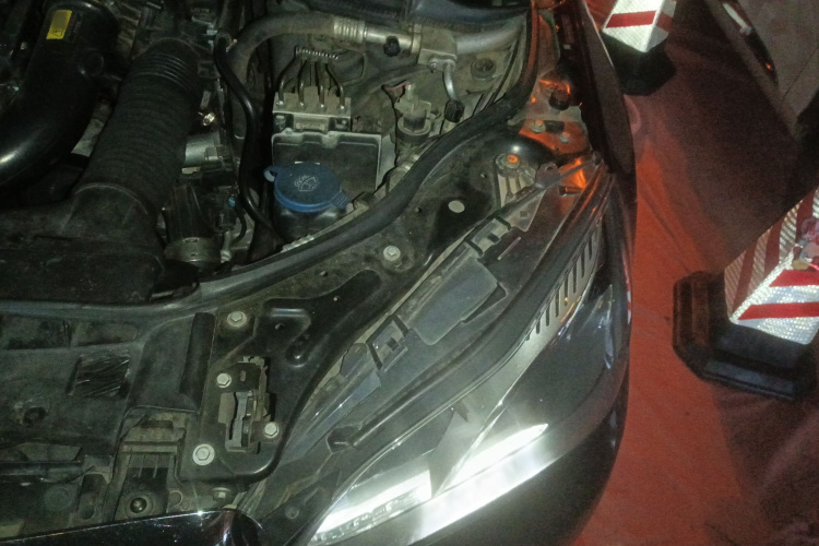 奔驰E级 2014款 改款 E 260 L 运动型局部细节9007