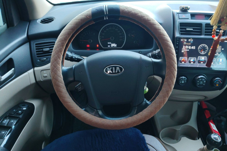 起亚 狮跑 2013款 2.0L 手动两驱版GL中控内饰13