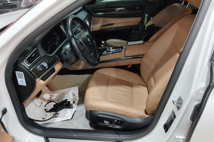 宝马7系 2014款 730Li 臻享型中控内饰19