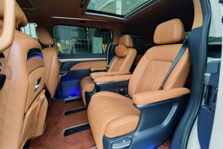 广汽传祺 传祺M8 2021款 领秀系列 390T 至尊版中控内饰7010