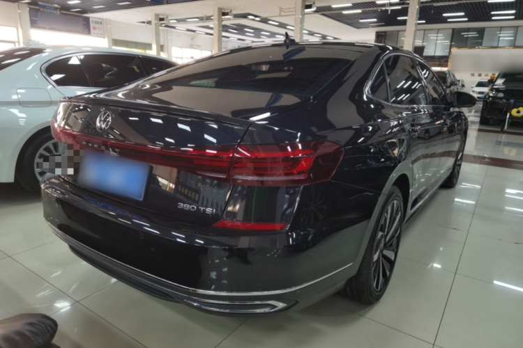 大众 帕萨特 2025款 出众款 380TSI 龙腾版车身外观7