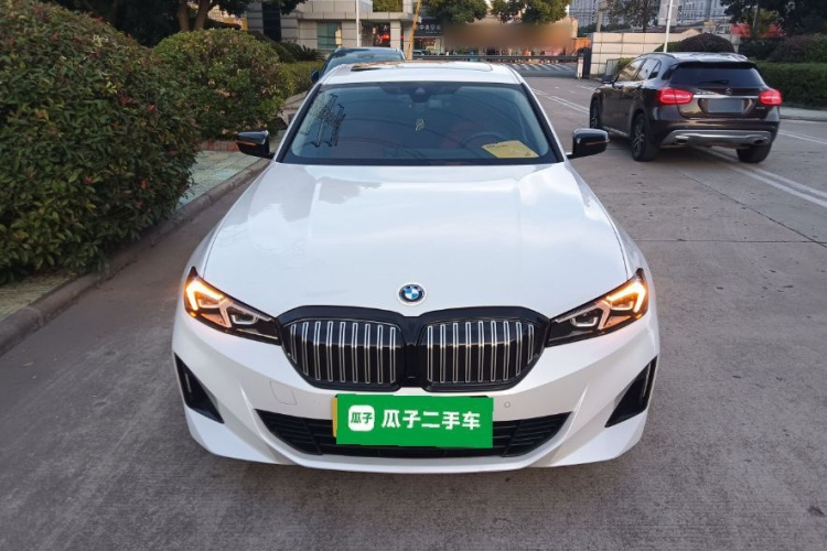 宝马i3 2024款 eDrive 40 L 曜夜套装车身外观2