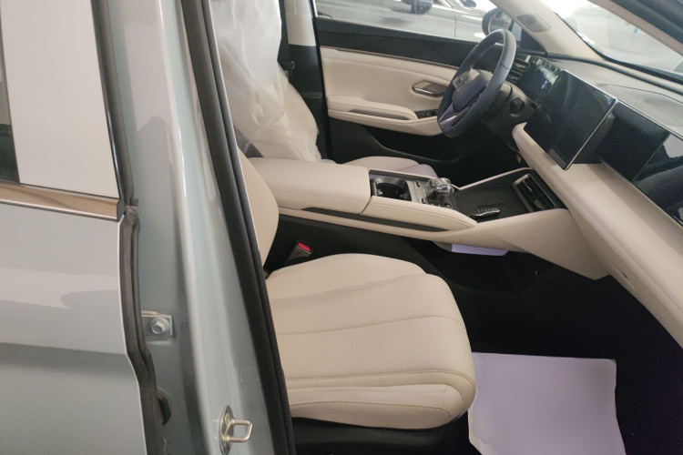 比亚迪 秦L 2024款 DM-i 120KM超越型局部细节41