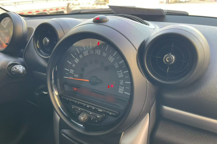 MINI Countryman 2014款 1.6L COOPER Fun中控内饰7003