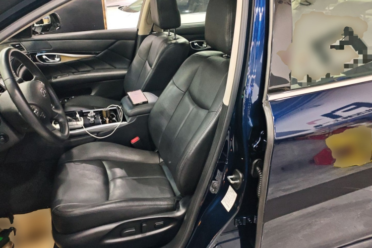 英菲尼迪Q70 2017款 Q70L 2.5L 精英版中控内饰19