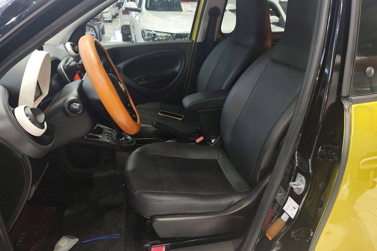 smart forfour 2016款 1.0L 52千瓦灵动版中控内饰19