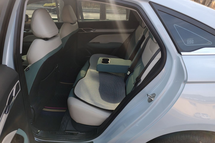 吉利汽车 帝豪L HiP 2022款 1.5TD-DHT Pro 100KM Super 迅中控内饰7004