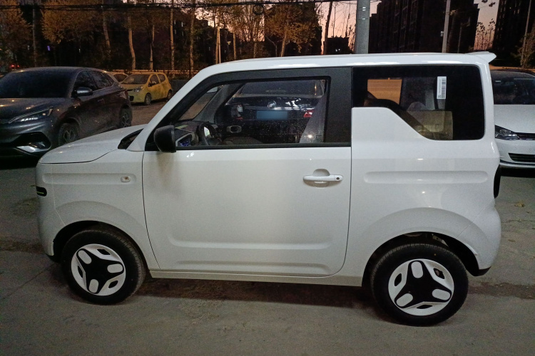 吉利银河 熊猫 2025款 210km 元气熊车身外观4