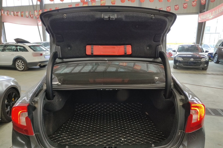 沃尔沃S60 2018款 S60L T3 智进进取版机舱底盘23