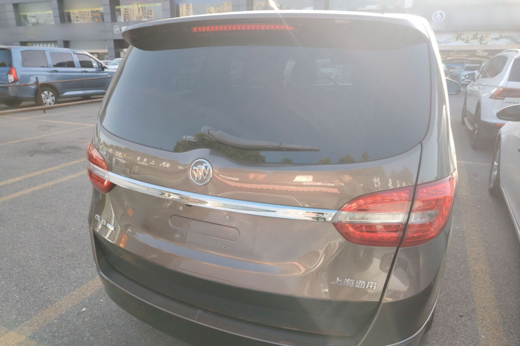 别克GL8 2014款 3.0L XT豪华商务旗舰版车身外观6