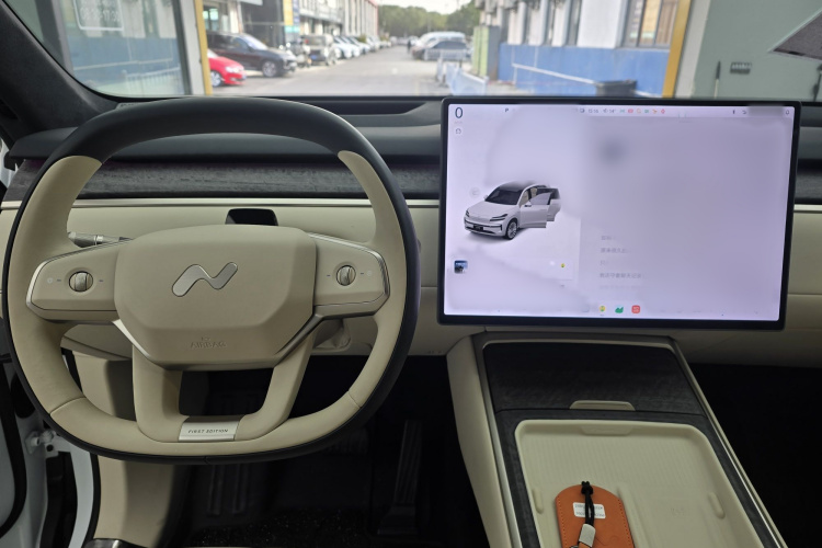 乐道L90 2025款 Ultra 六座版中控内饰7006