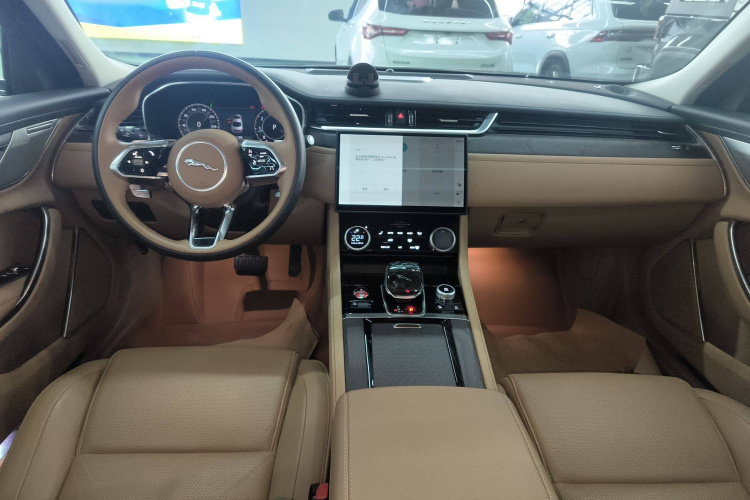 捷豹XFL 2024款 2.0T P250 两驱尊享豪华版中控内饰12