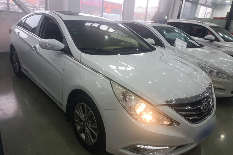 现代 索纳塔 2015款 经典 2.0L 自动豪华版车身外观6002