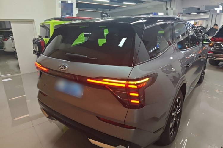 福特 2025款 锐界L 2.0T EcoBoost E混动四驱七座至尊型车身外观7